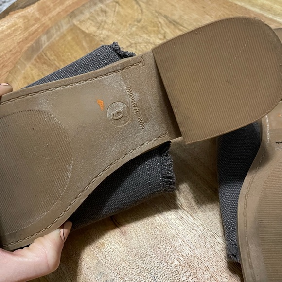 Woman’s Universal Thread Slip on Sandals with a Chunky Heel - Picture 10 of 15